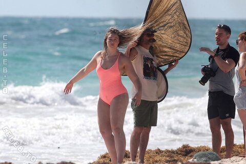 Iskra Lawrence nude photo 57