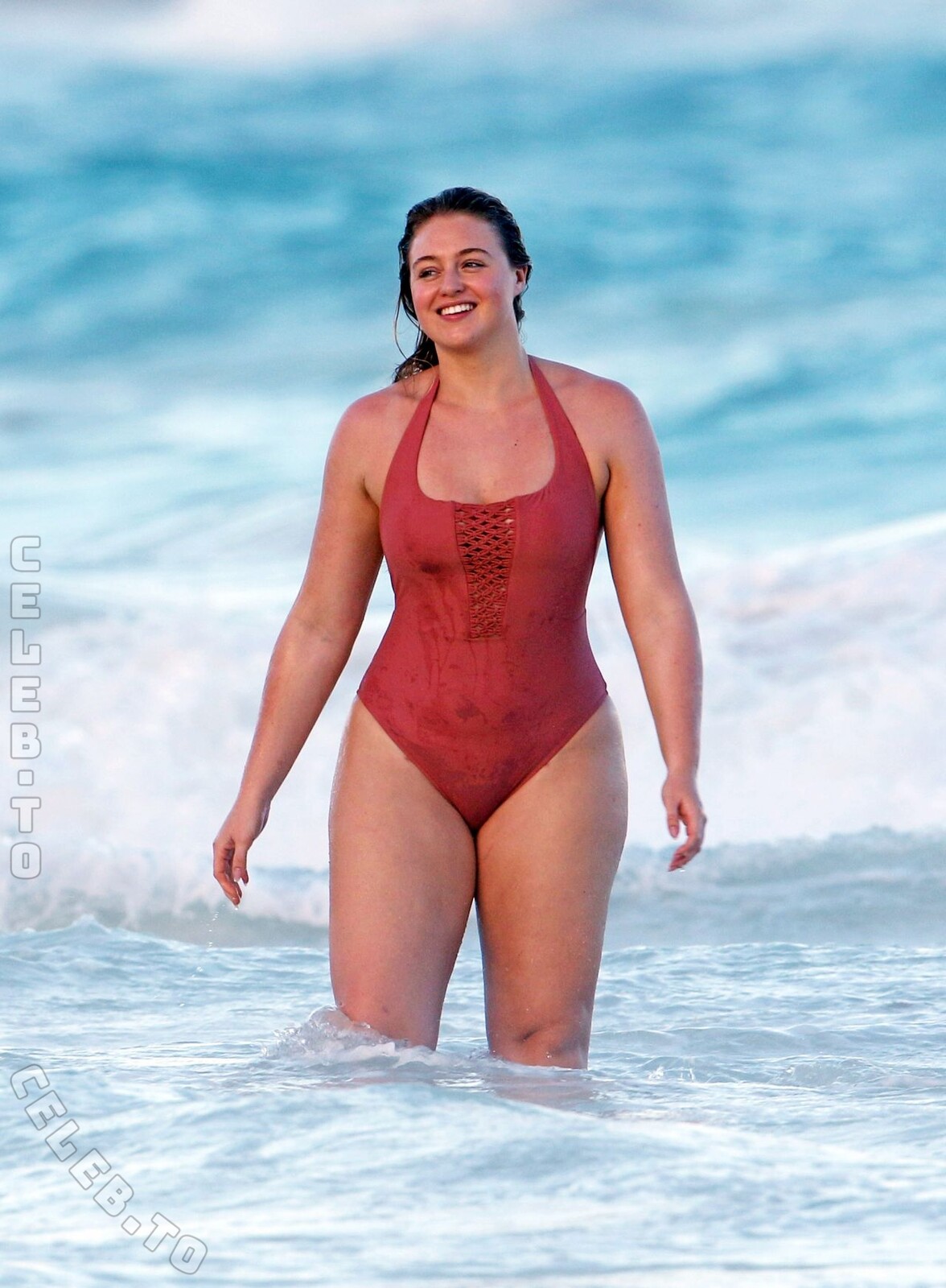 Iskra Lawrence nude photo 7