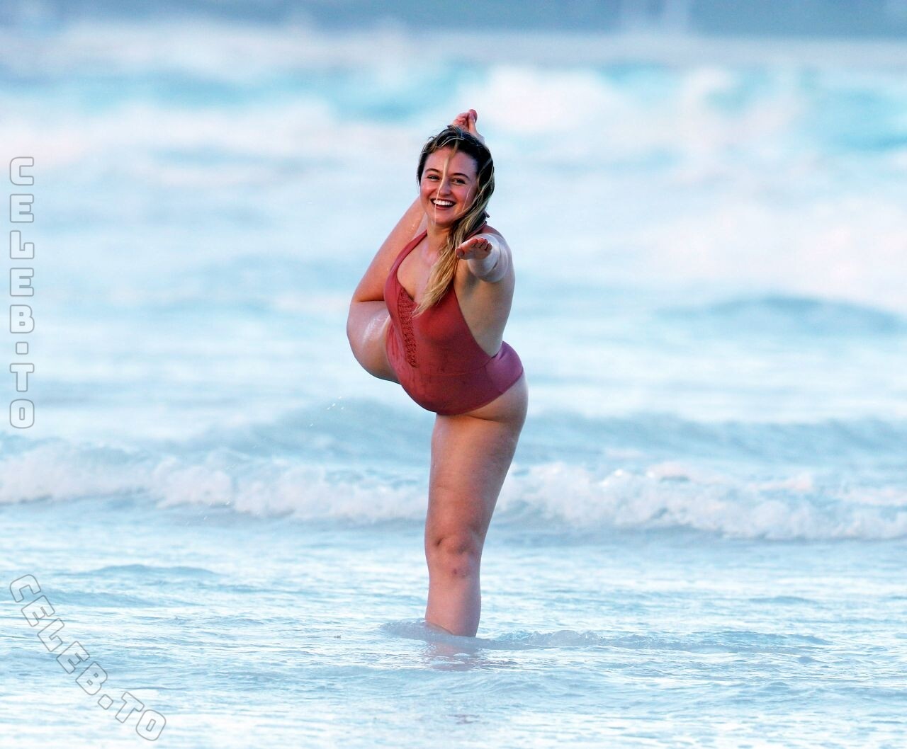 Iskra Lawrence nude photo 10