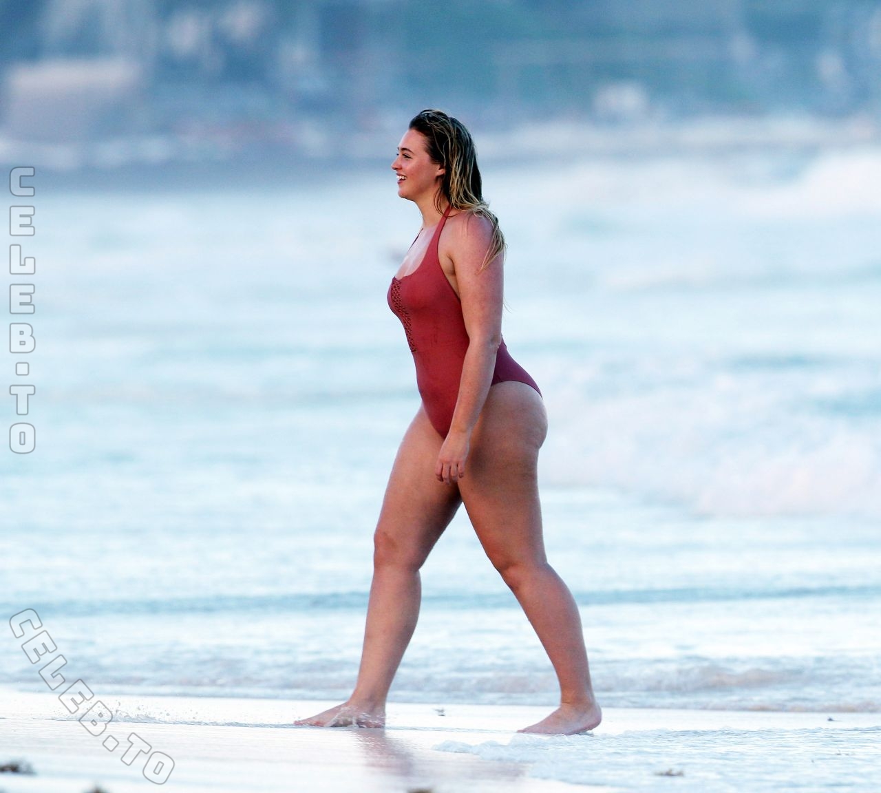Iskra Lawrence nude photo 11