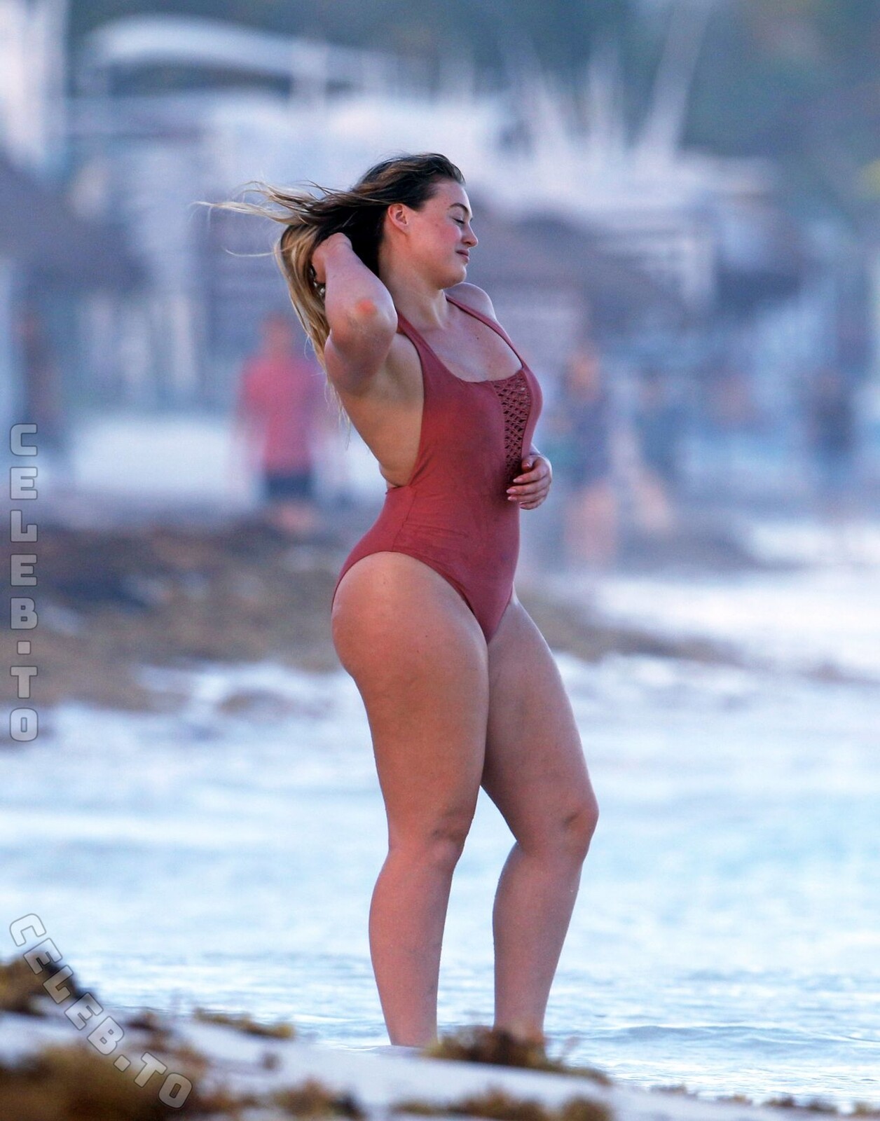 Iskra Lawrence nude photo 12