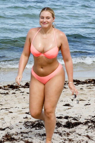 Iskra Lawrence nude photo 15