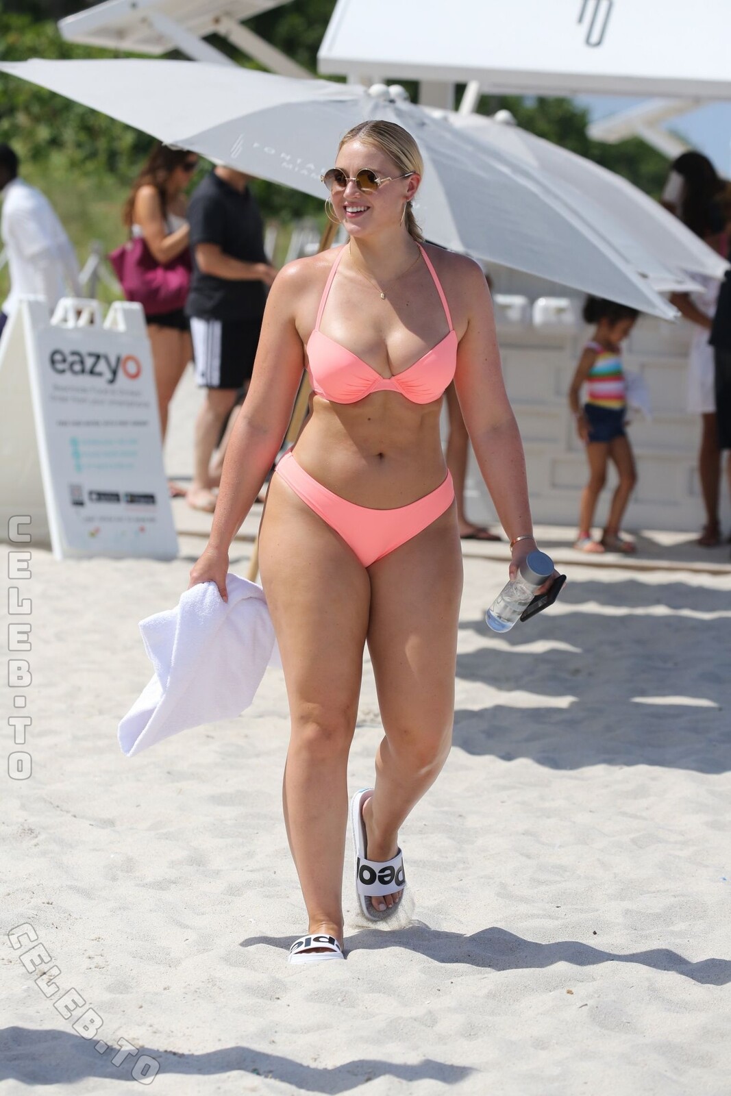 Iskra Lawrence nude photo 6
