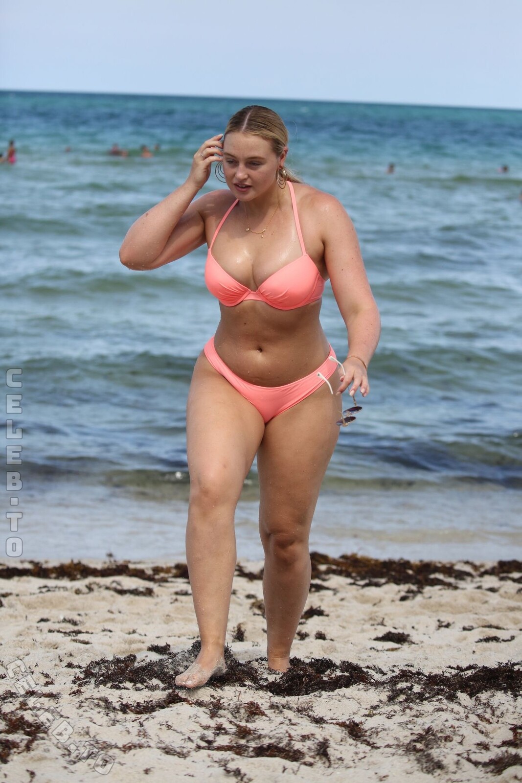 Iskra Lawrence nude photo 7