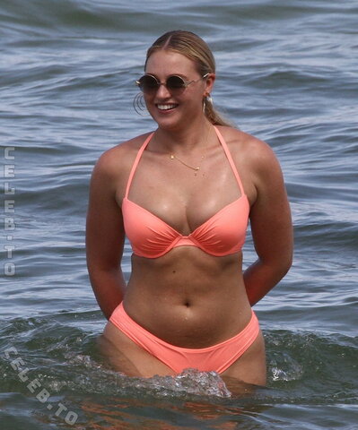 Iskra Lawrence nude photo 5
