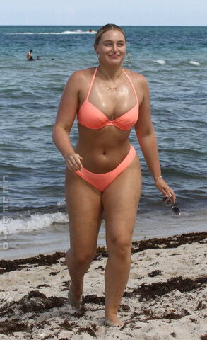 Iskra Lawrence nude photo 3