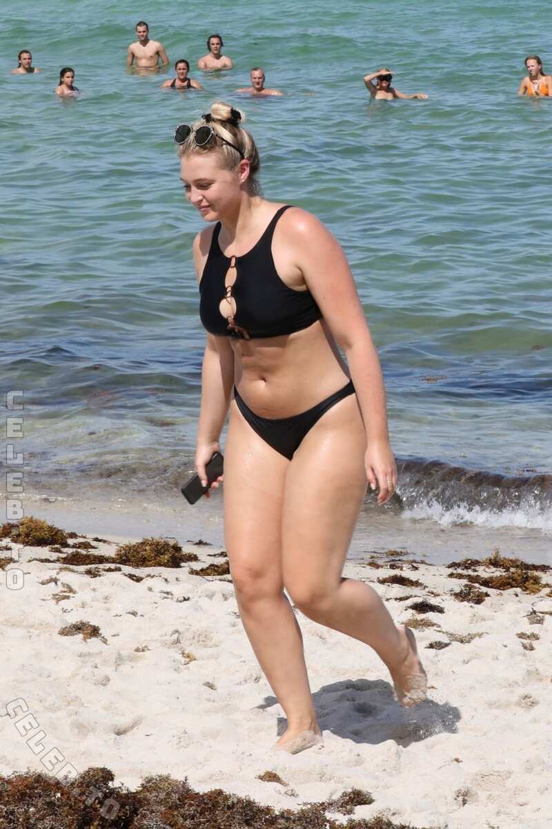 Iskra Lawrence nude photo 1