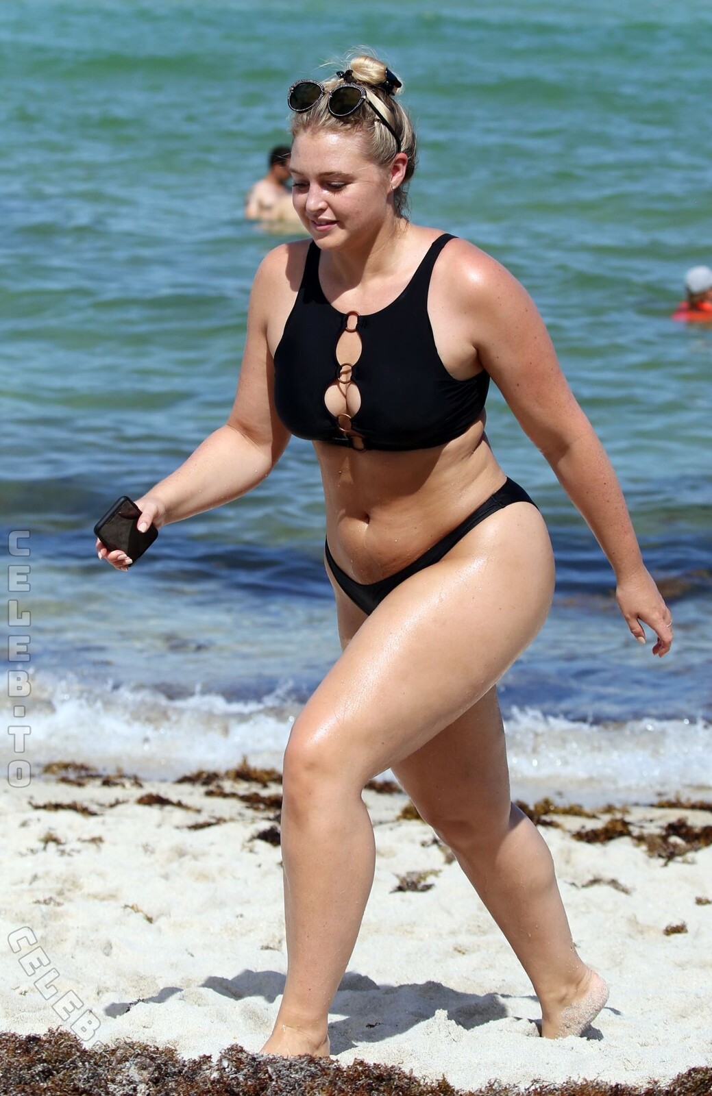 Iskra Lawrence nude photo 5