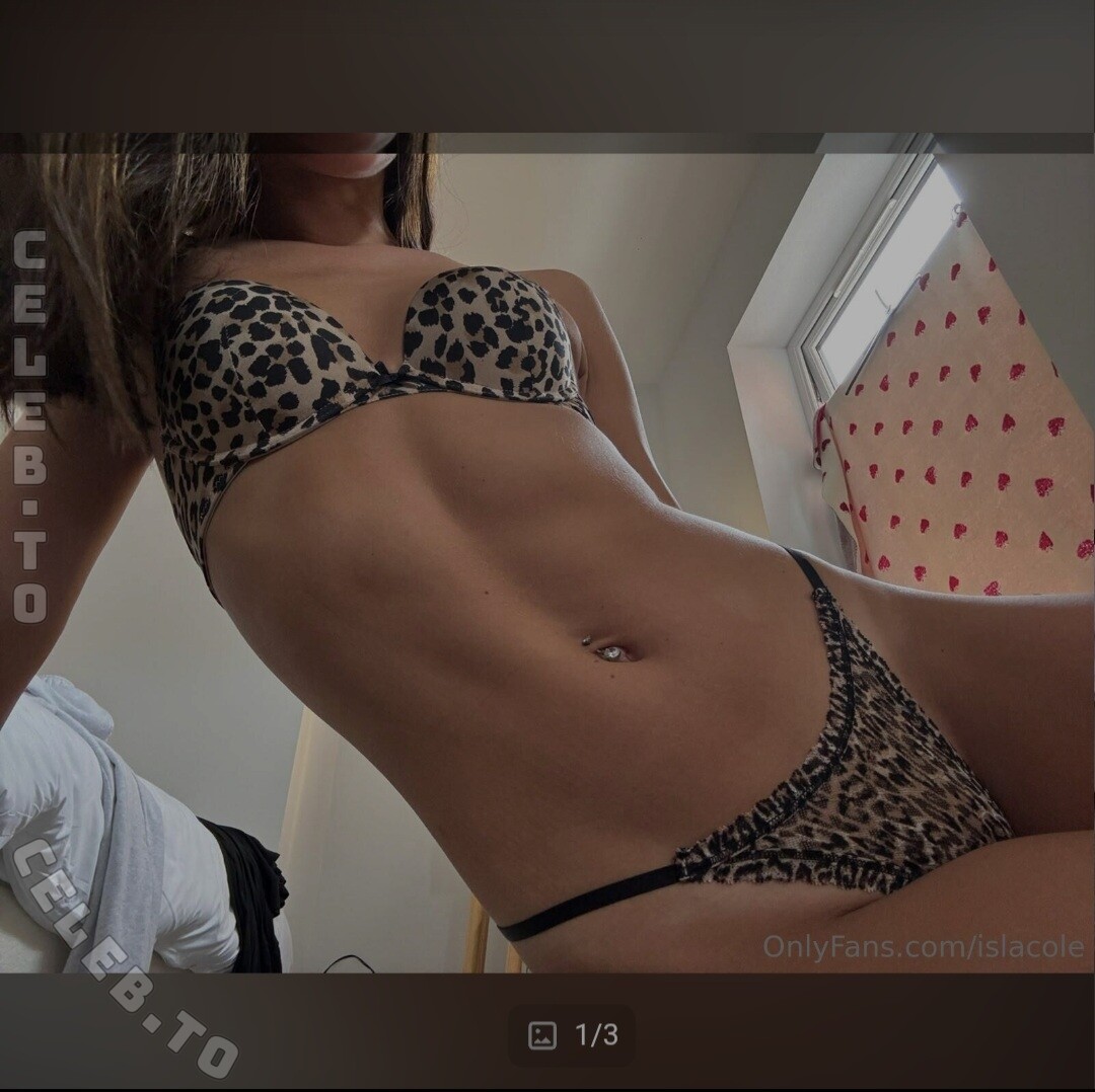 Isla Cole nude photo 6