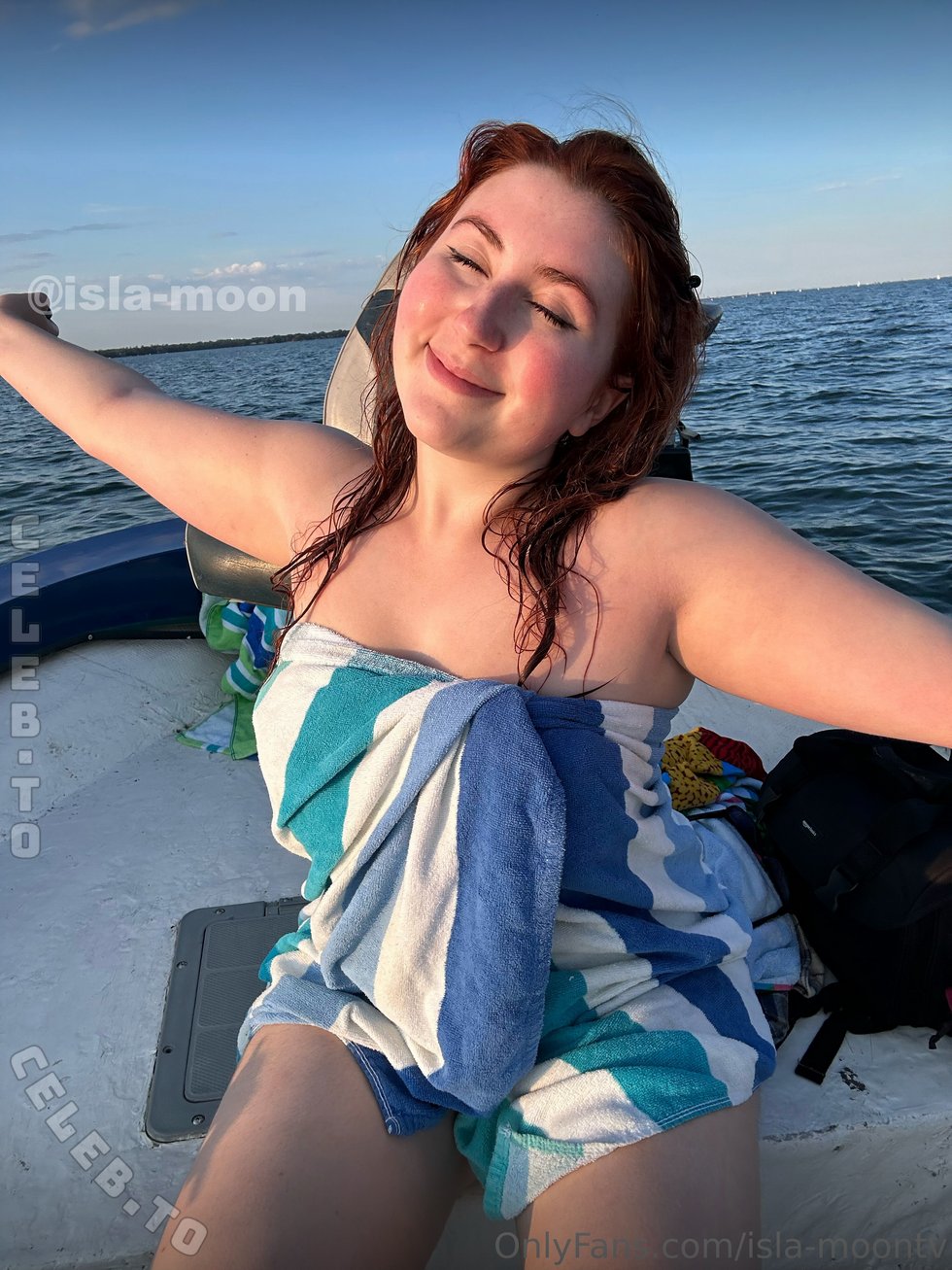 Isla Moon nude photo 8
