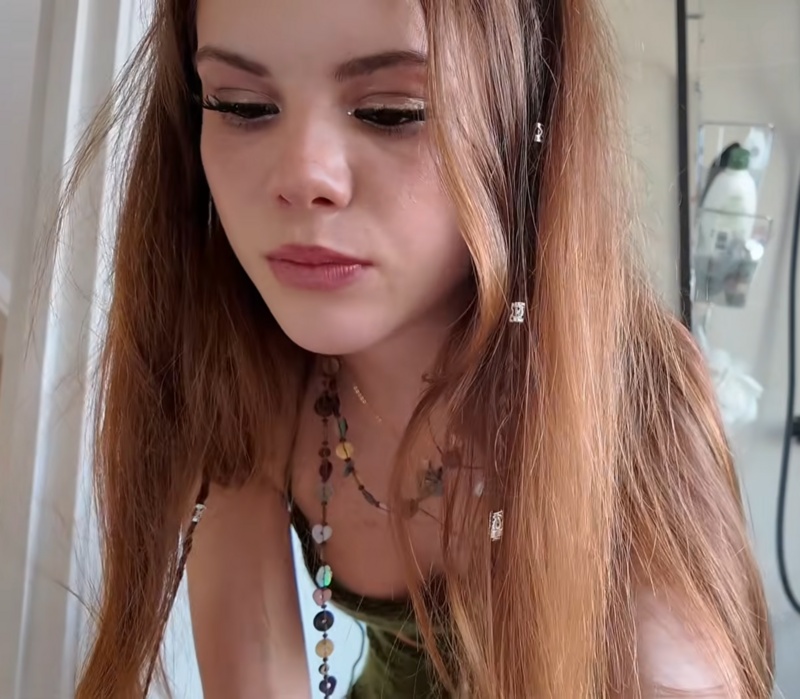 Isobel Burwood nude photo 3