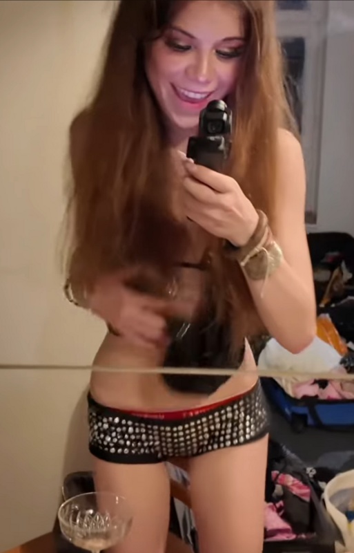 Isobel Burwood nude photo 21