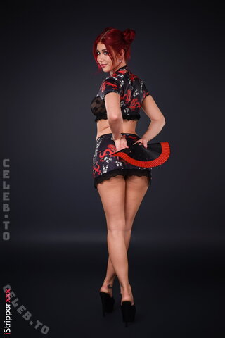 iStripper nude photo 46