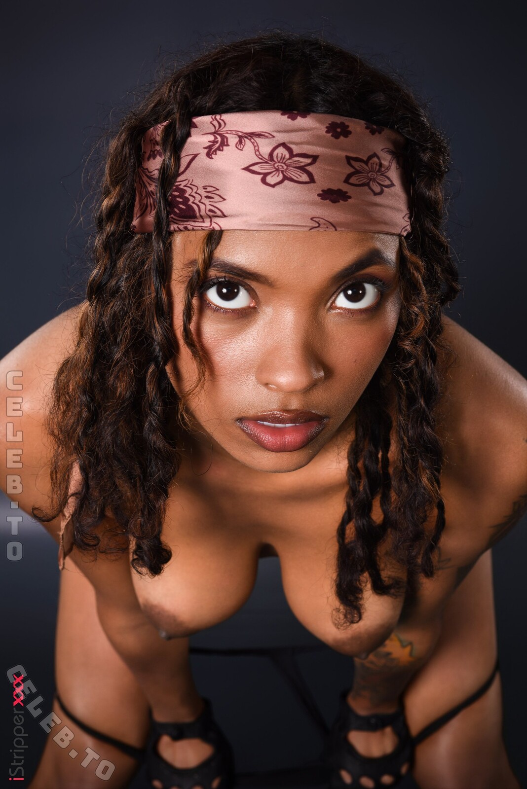 iStripper nude photo 7