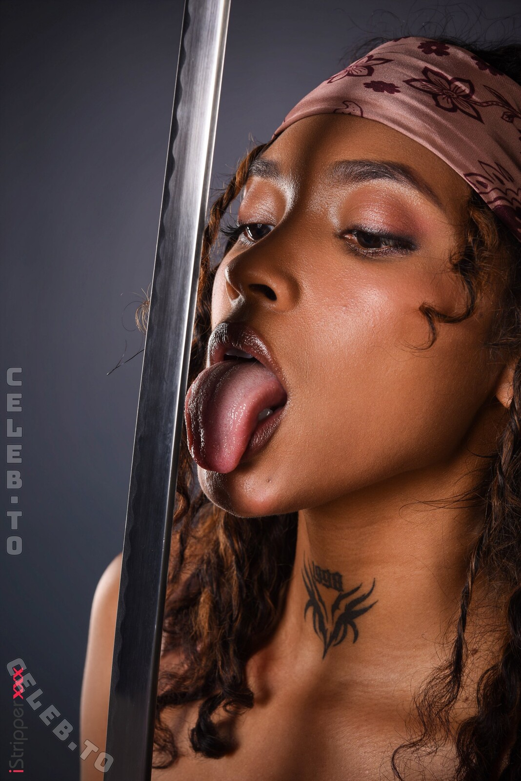iStripper nude photo 11
