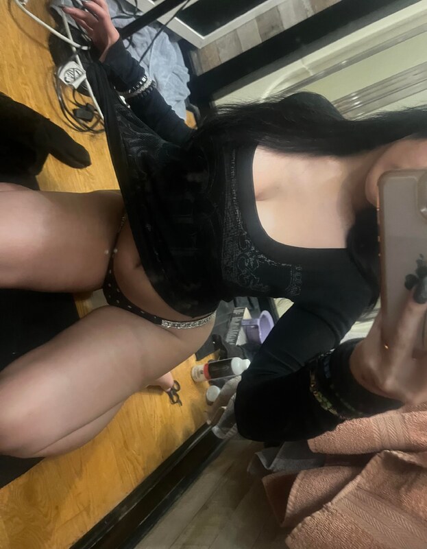 itallhappensatonce nude photo 12