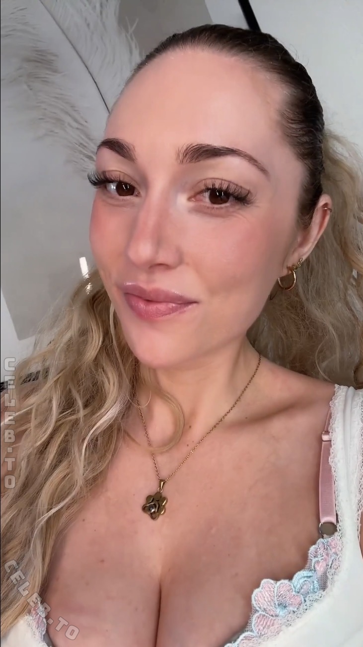 Itisemimarie nude photo 1