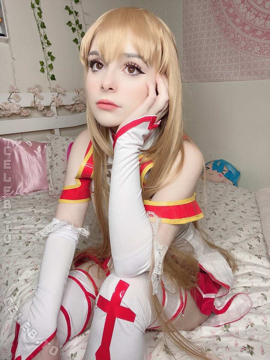 Itscandycloud nude photo 8