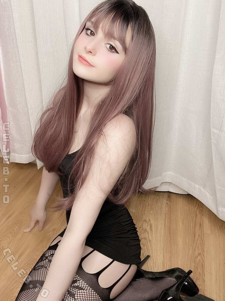 Itscandycloud nude photo 2
