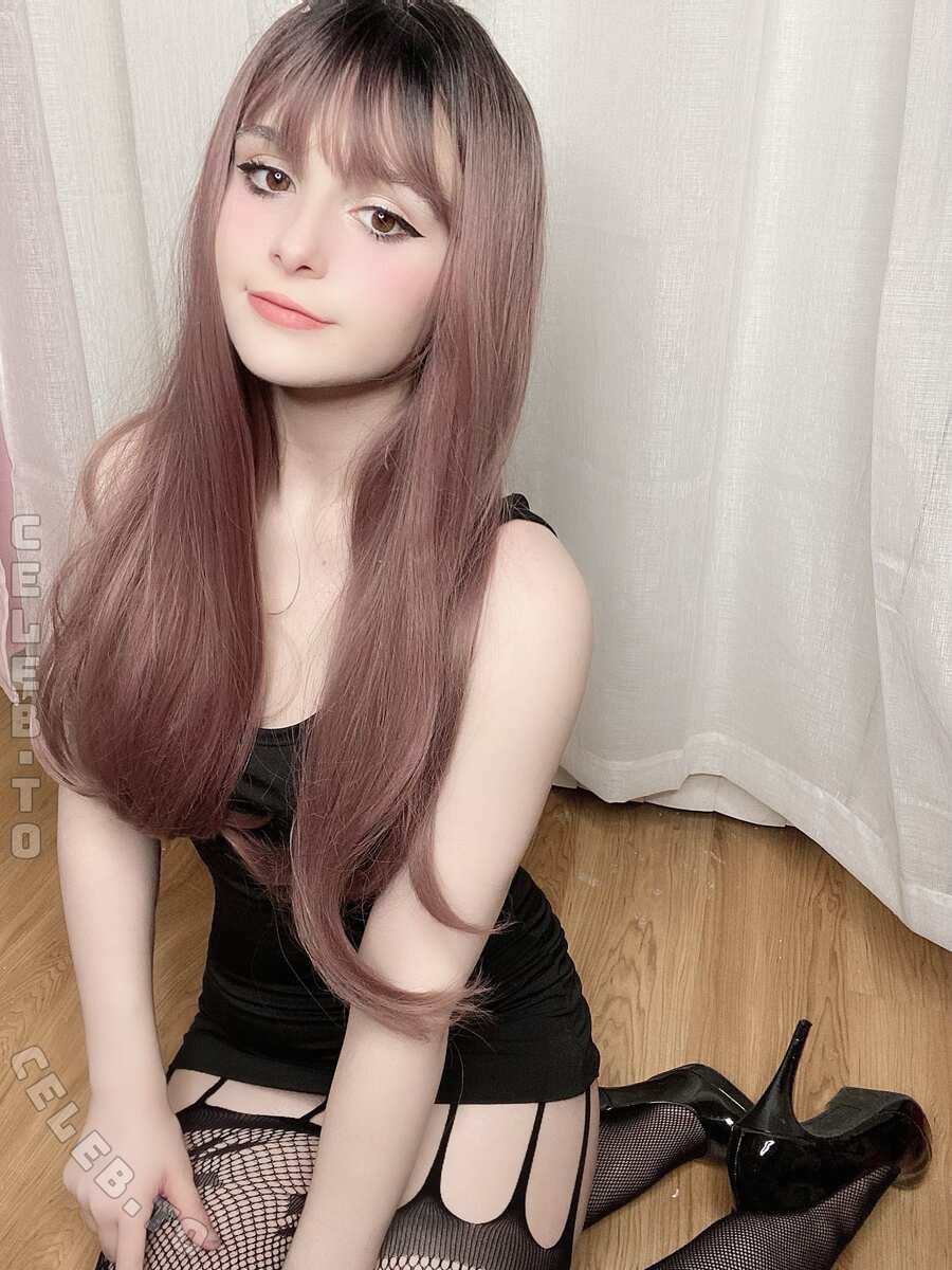 Itscandycloud nude photo 3