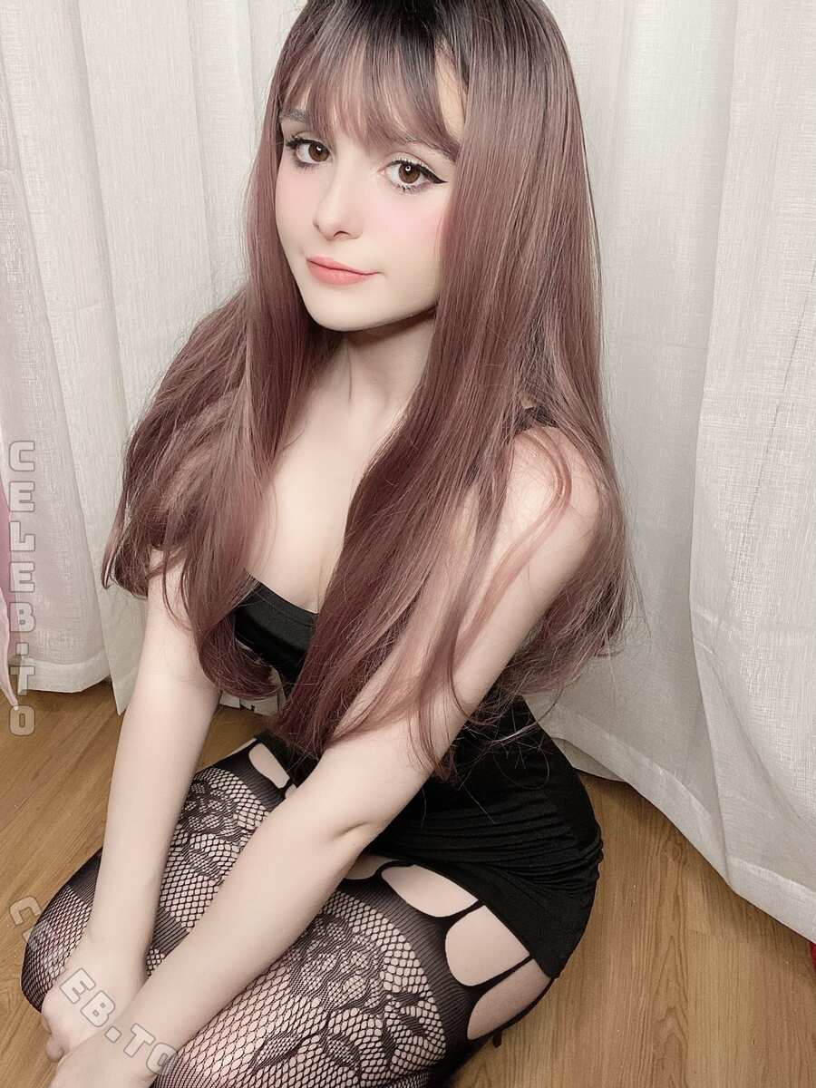 Itscandycloud nude photo 5