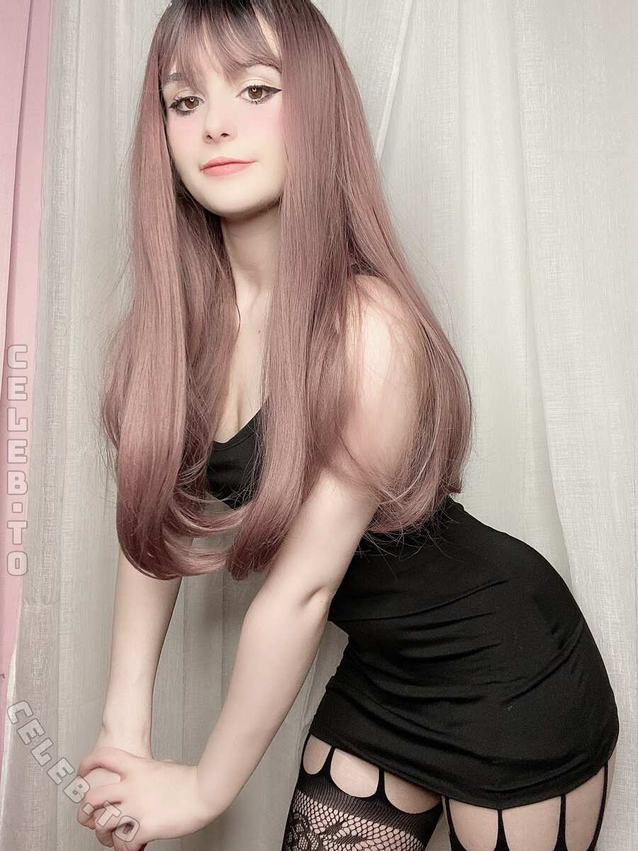 Itscandycloud nude photo 16