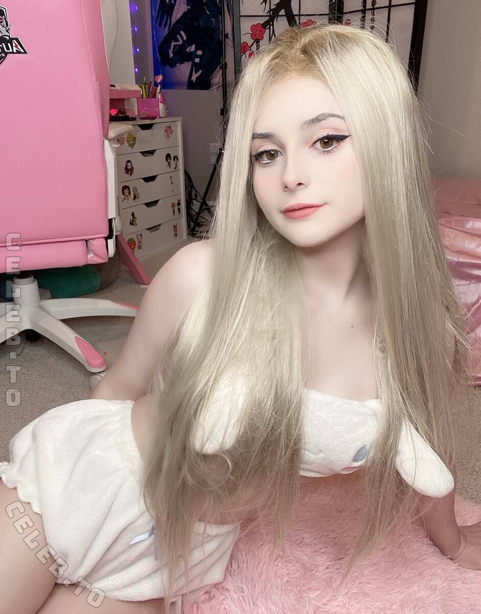 Itscandycloud nude photo 5