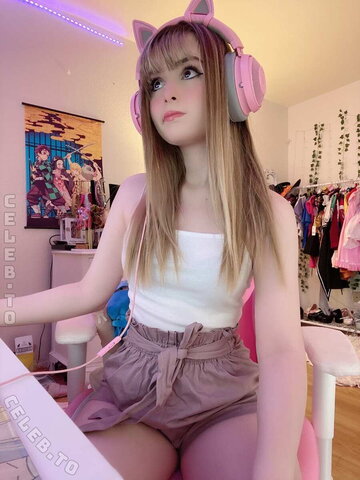 Itscandycloud nude photo 17