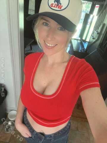 itsjanniewoods nude photo 8