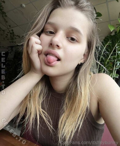 itslillybunny nude photo 6