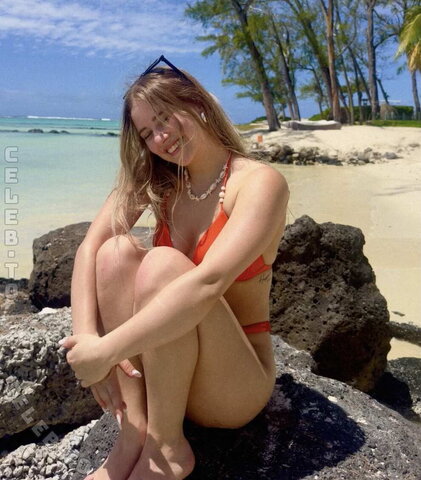 Itsmisabell nude photo 20