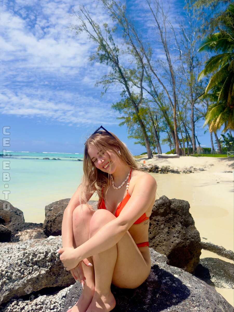 Itsmisabell nude photo 2