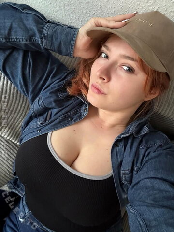 Itsschmolli nude photo 3