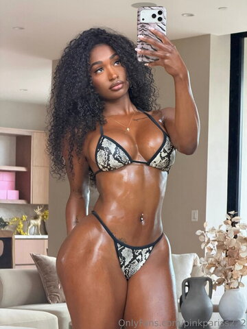 Itstavvi nude photo 4