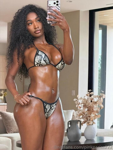 Itstavvi nude photo 3