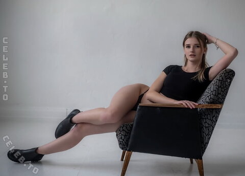 Its.tinx.vrq nude photo 15