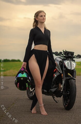 Its.tinx.vrq nude photo 8