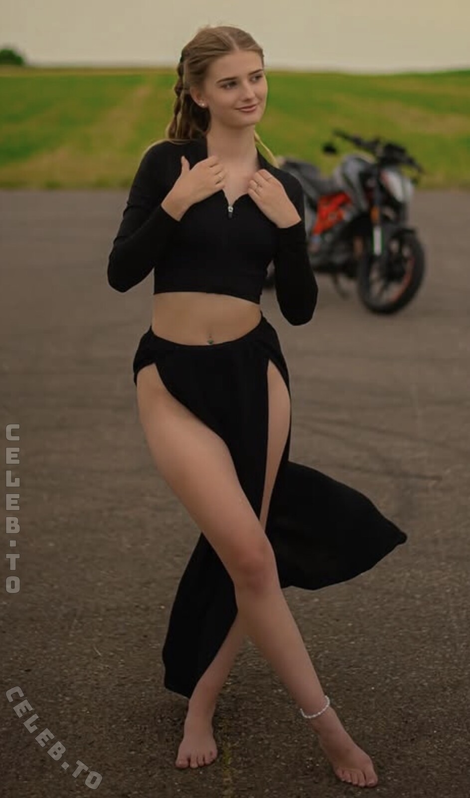 Its.tinx.vrq nude photo 16