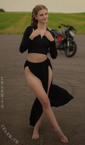 Its.tinx.vrq nude photo 7