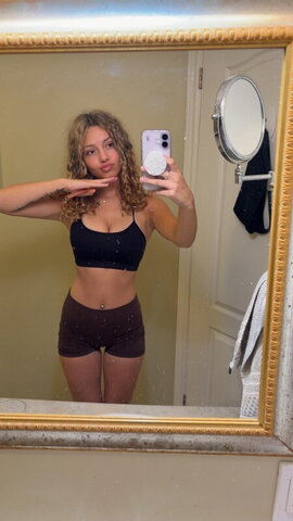 itsvalequinn nude photo 15