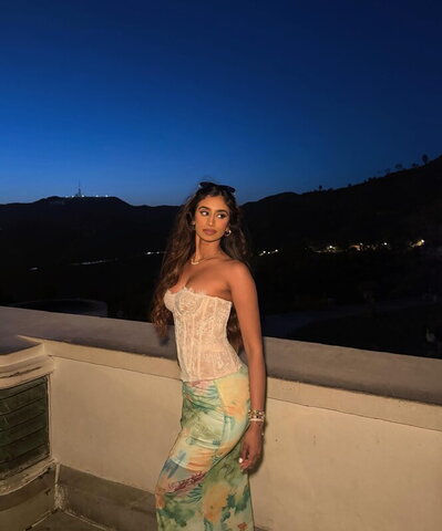 itsyourgirlshelina nude photo 10