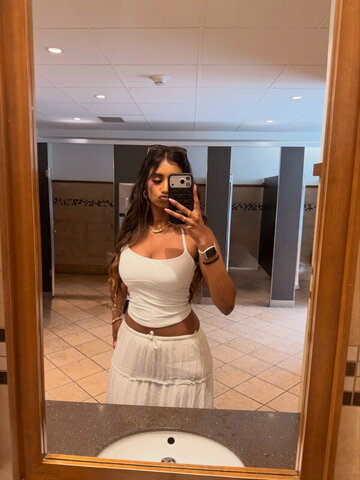 itsyourgirlshelina nude photo 6