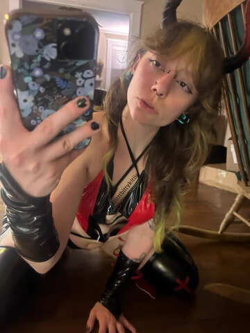 ittybittykitiie nude photo 1