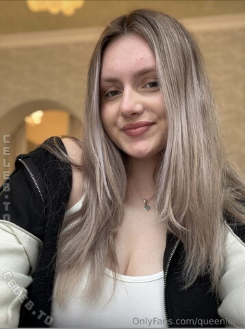 itz.leni nude photo 12