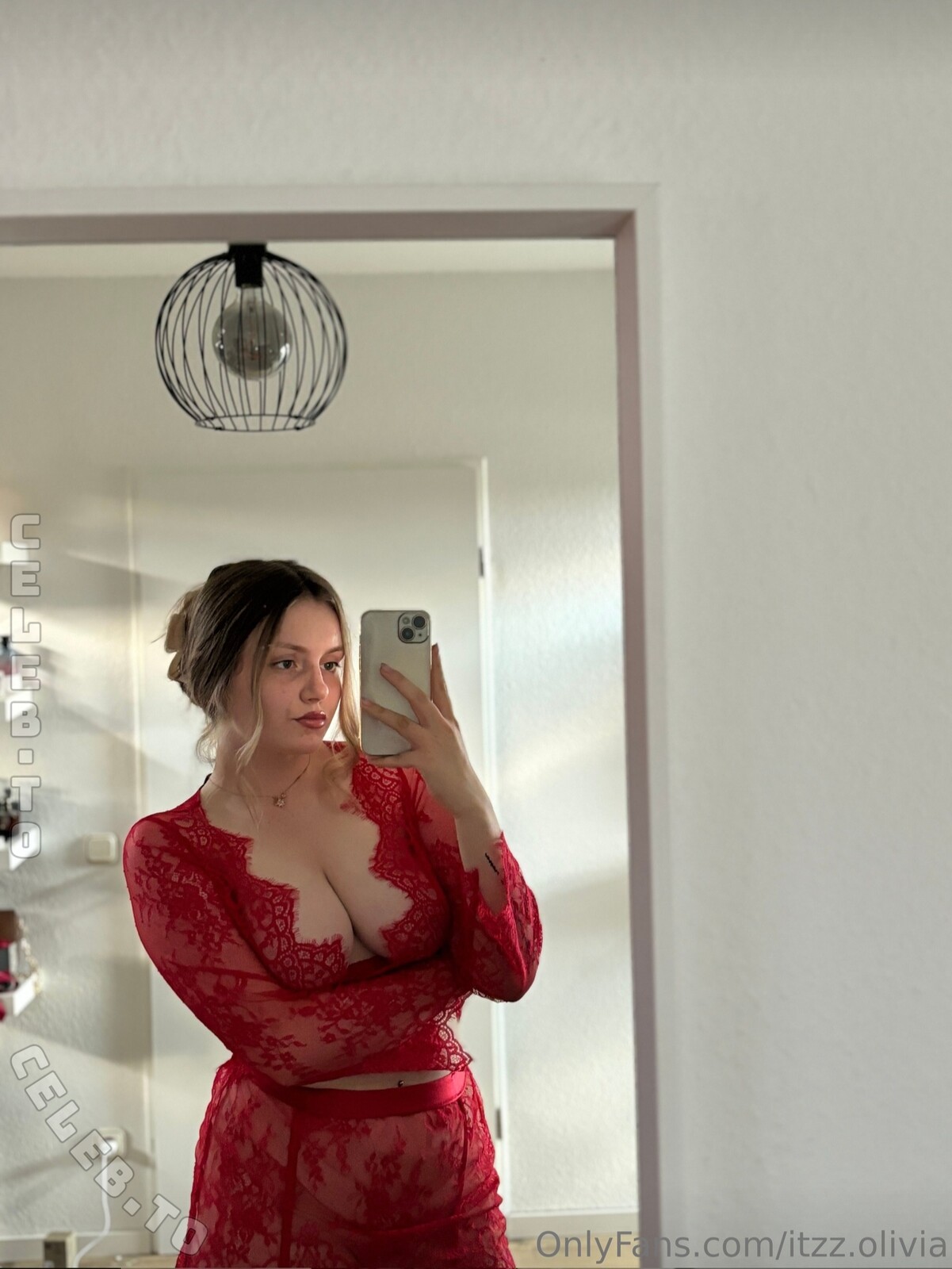 itz.leni nude photo 3