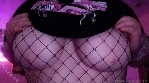 itztiffb nude photo 7