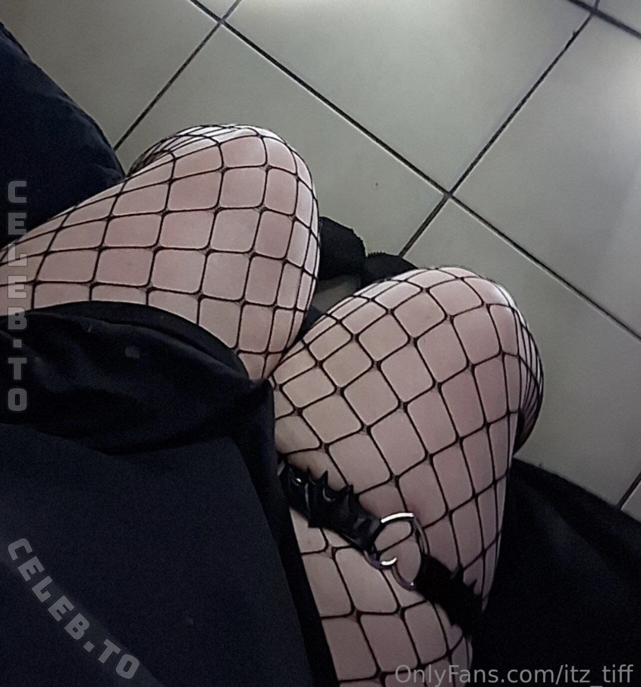 itztiffb nude photo 4