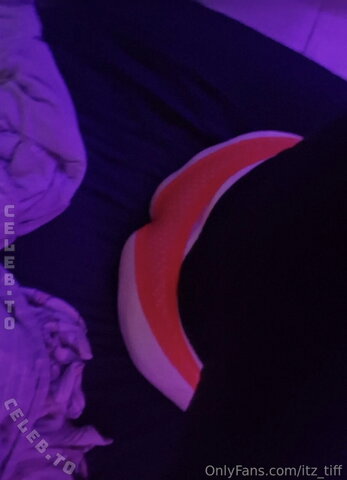 itztiffb nude photo 4