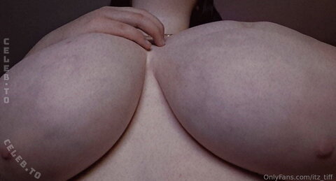 itztiffb nude photo 1