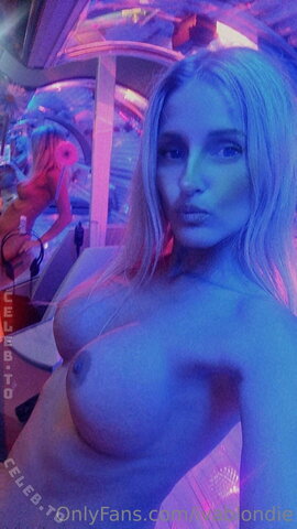 Iva Blondie nude photo 10